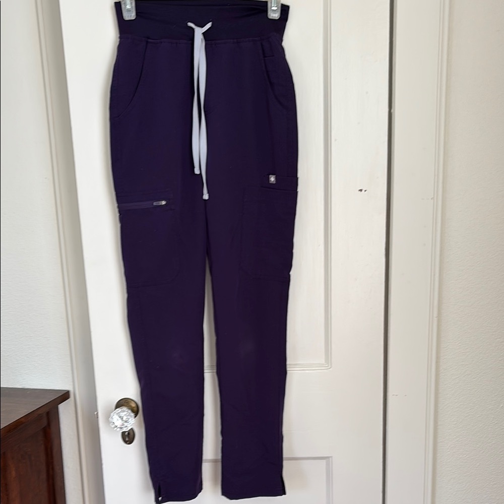Women’s XXS Figs purple scrub pants